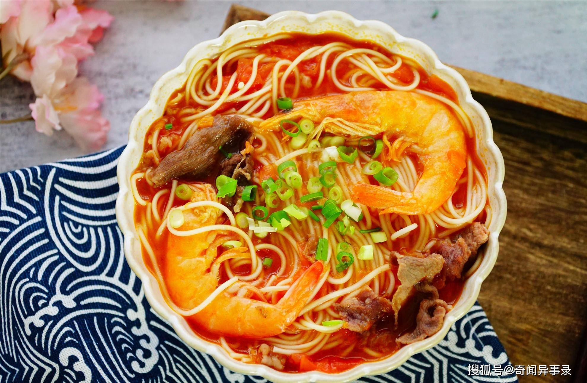牛肉加大虾,一碗面条成本超10块钱,汤鲜味美,家人爱吃不嫌贵了