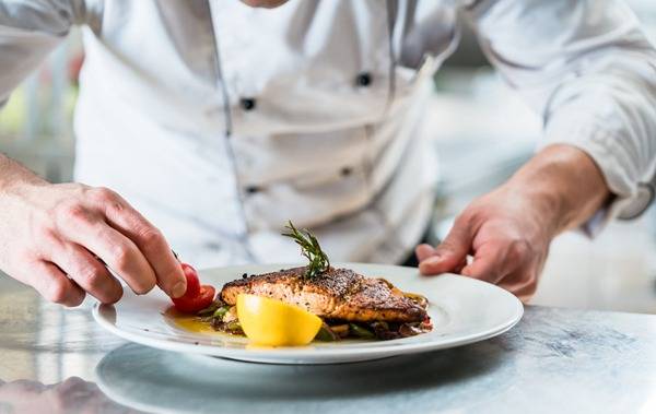 为什么厨师瞧不起点全熟牛排的人?原以为是"规矩",明白后怒了