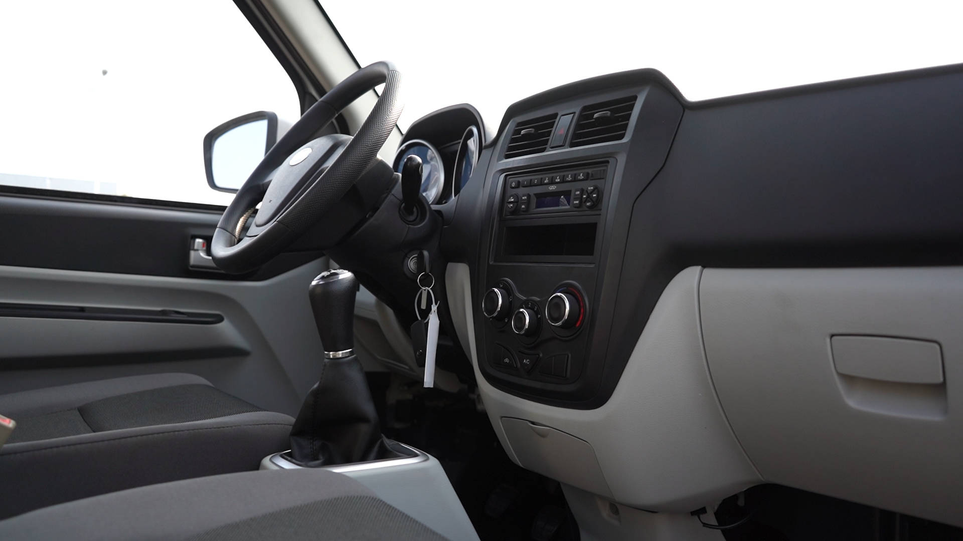 使得优劲t5拥有乘用车级别的品控和内饰设计,保证了驾乘的舒适体验