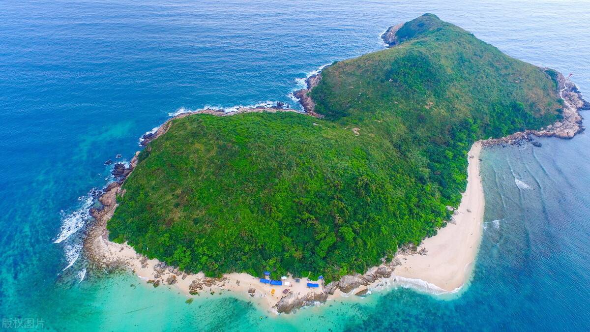 三亚疫情,1个旅游团都被隔离了,冬天的三亚还能玩吗?