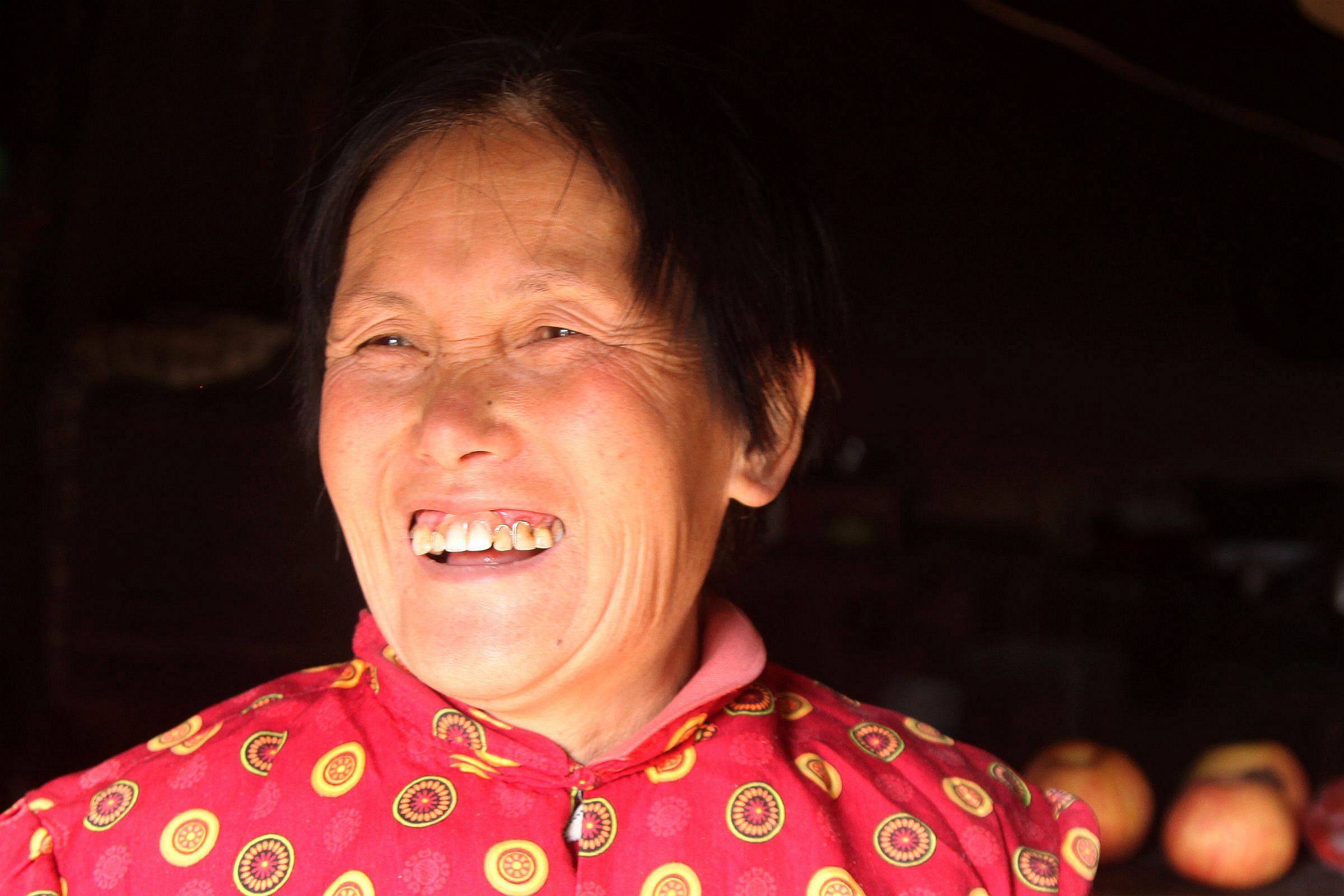 河南6旬农民大姐做出120双布鞋2万元不卖要留给想给的人