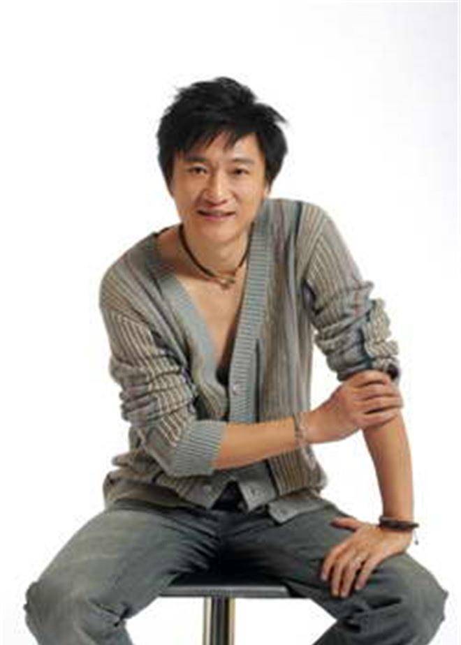 他是唯一拒绝过范冰冰的男人,娶护士为妻,又为女儿化身柔情老爸_韩青