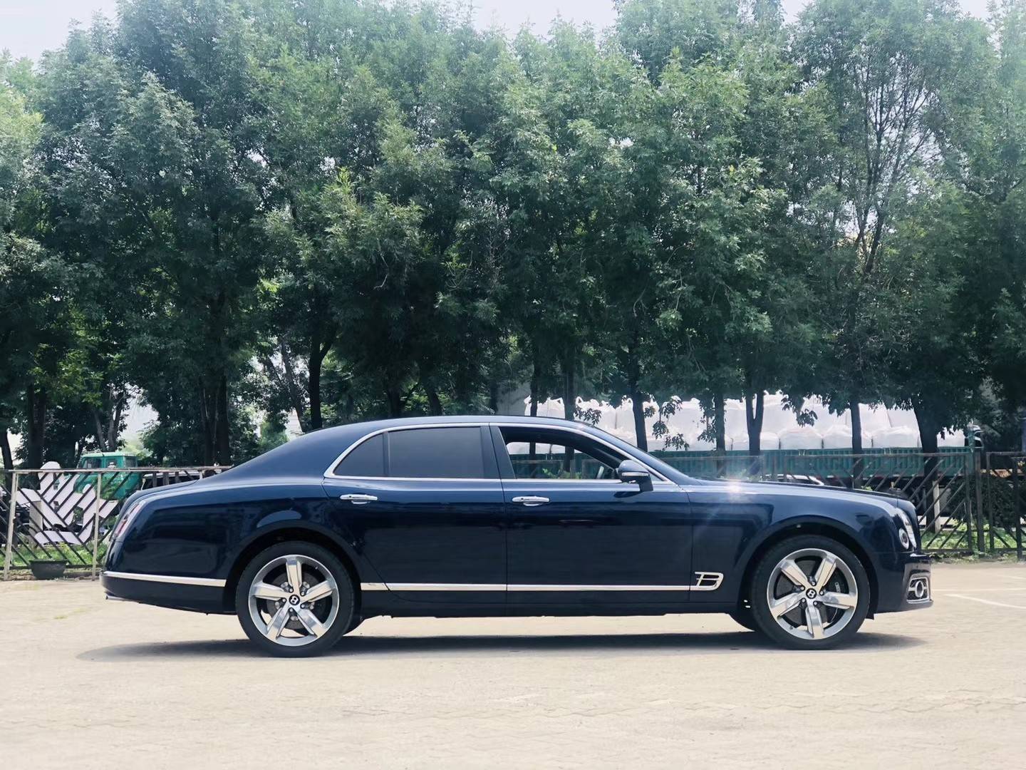 宾利慕尚加长版顶级轿跑 天津现车裸惠