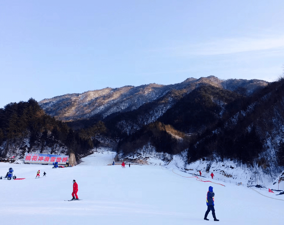 黄冈红花尖滑雪场图片