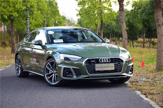 近日,小编有幸试驾体验了新奥迪a5四门sportback车型,当见到它的时候