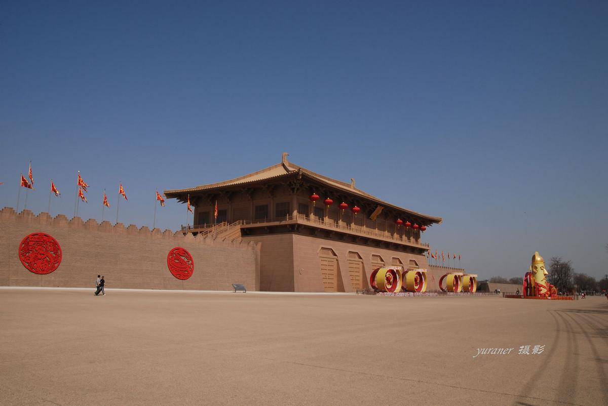 西安历史悠久, 是中国历史上建都朝代最多,时间最长,影响力最大的都城