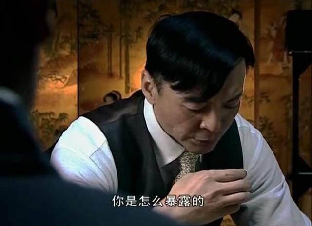 他是《装台》里的医生,《潜伏》里李海丰,演技精湛但戏红人不红