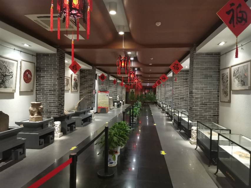 又折回大金门,才发觉路绕远了,因为着急着去美龄宫,没有去金陵石道馆