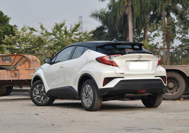 10多万的广汽丰田c-hr,个性设计油耗低,值得入手吗?