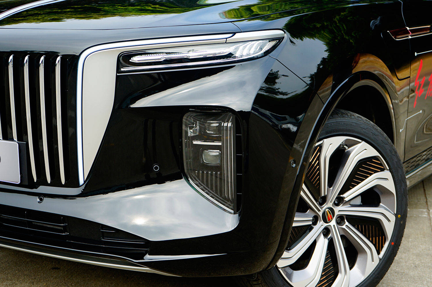 有气场够奢华 强性能还会玩科技 红旗e-hs9试驾测评