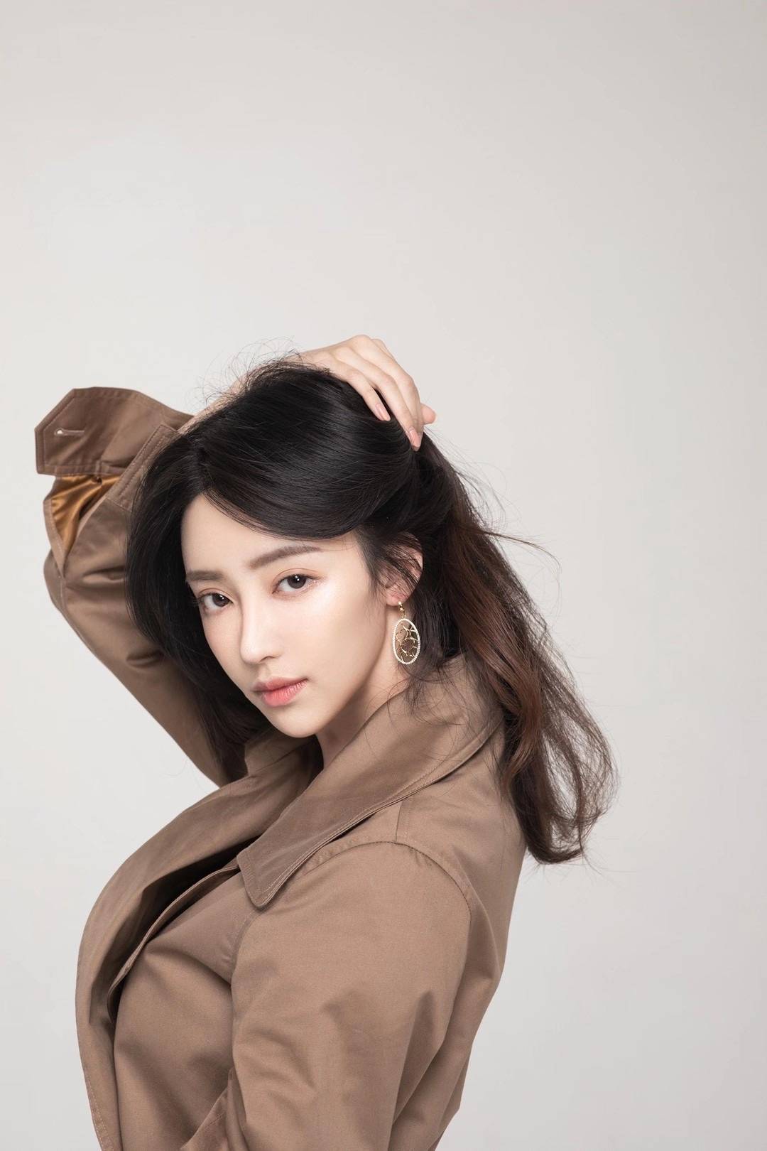 刘凡菲2020年最新写真修长美腿吸人眼球