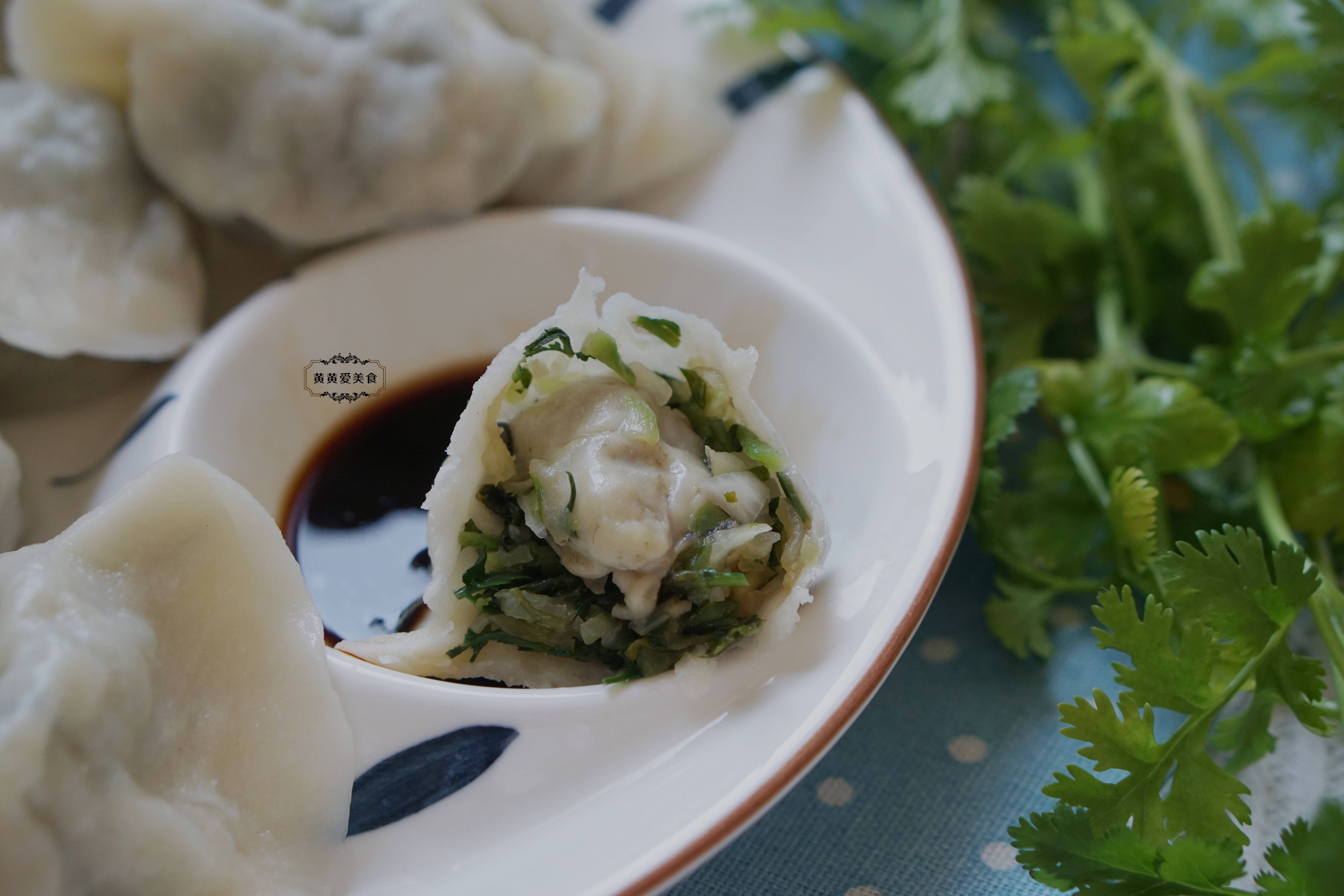 原创胶东人最爱这一口,海蛎子肉手工饺子,多汁又滋补,个顶个的鲜