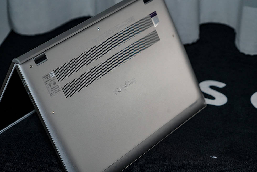 一块"斩蓝屏"的艺术 戴尔灵越7400