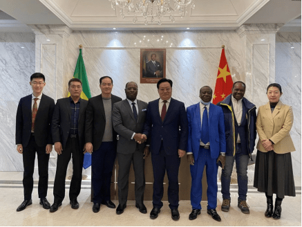 黄兆锦会长受邀拜访加蓬驻华大使馆