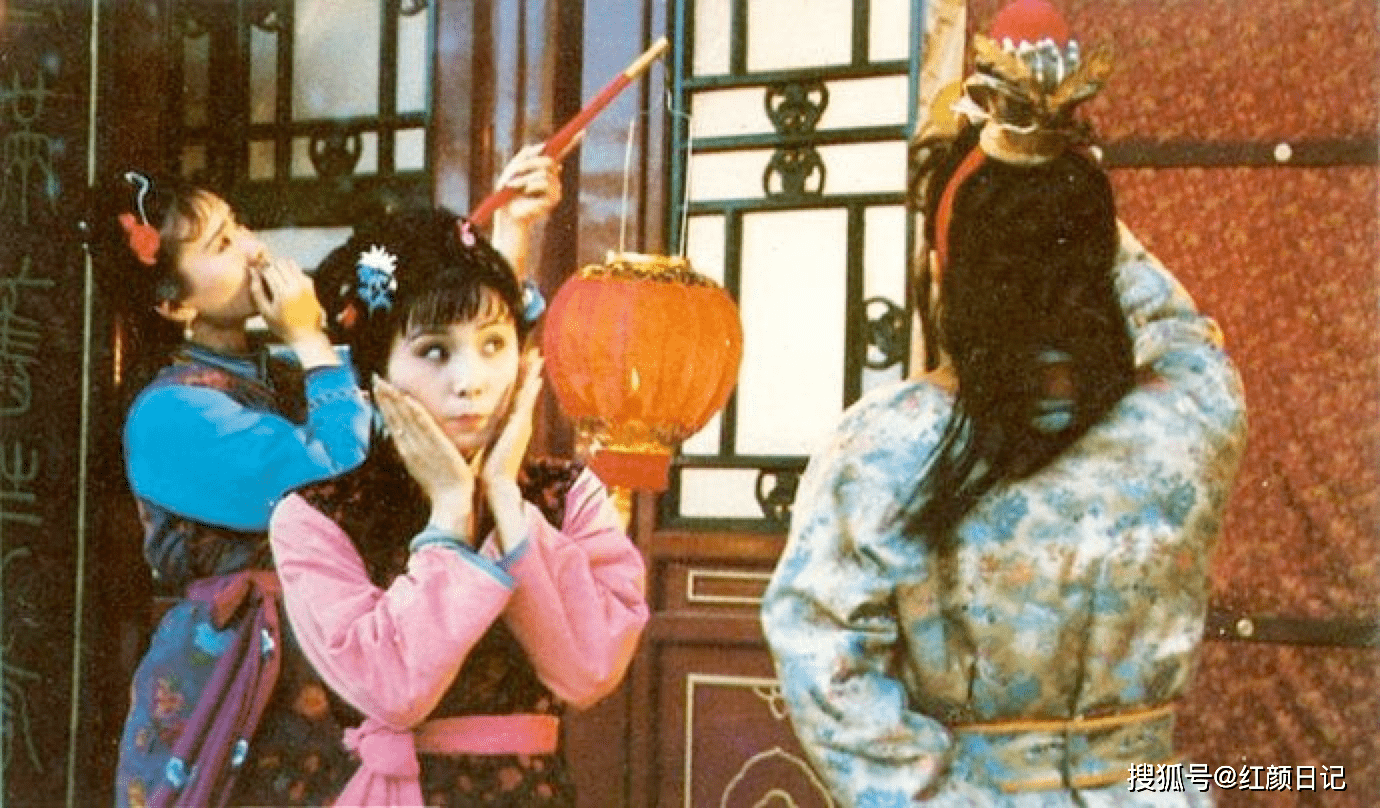 宝玉身边的袭人和晴雯,谁才是真正的狐狸精?_丫环