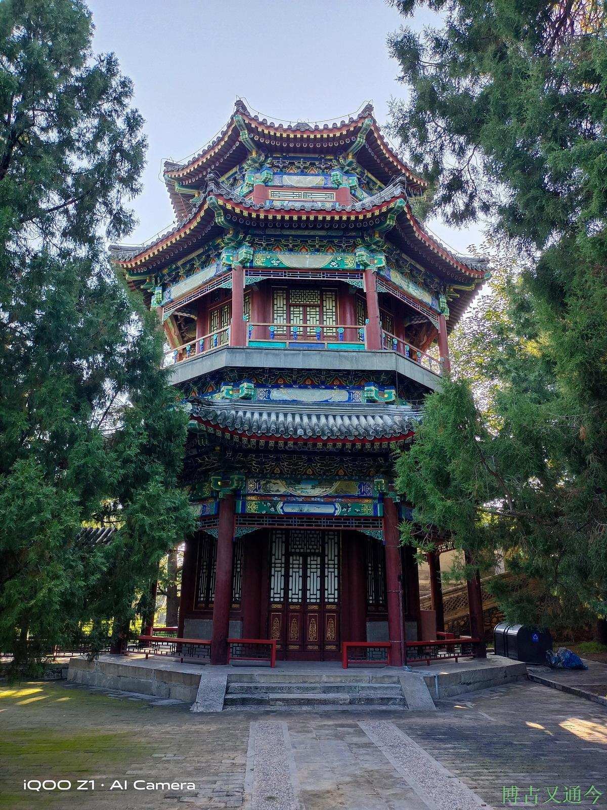 三山五园之颐和园万寿山前,沿着长廊至山色湖光共一楼