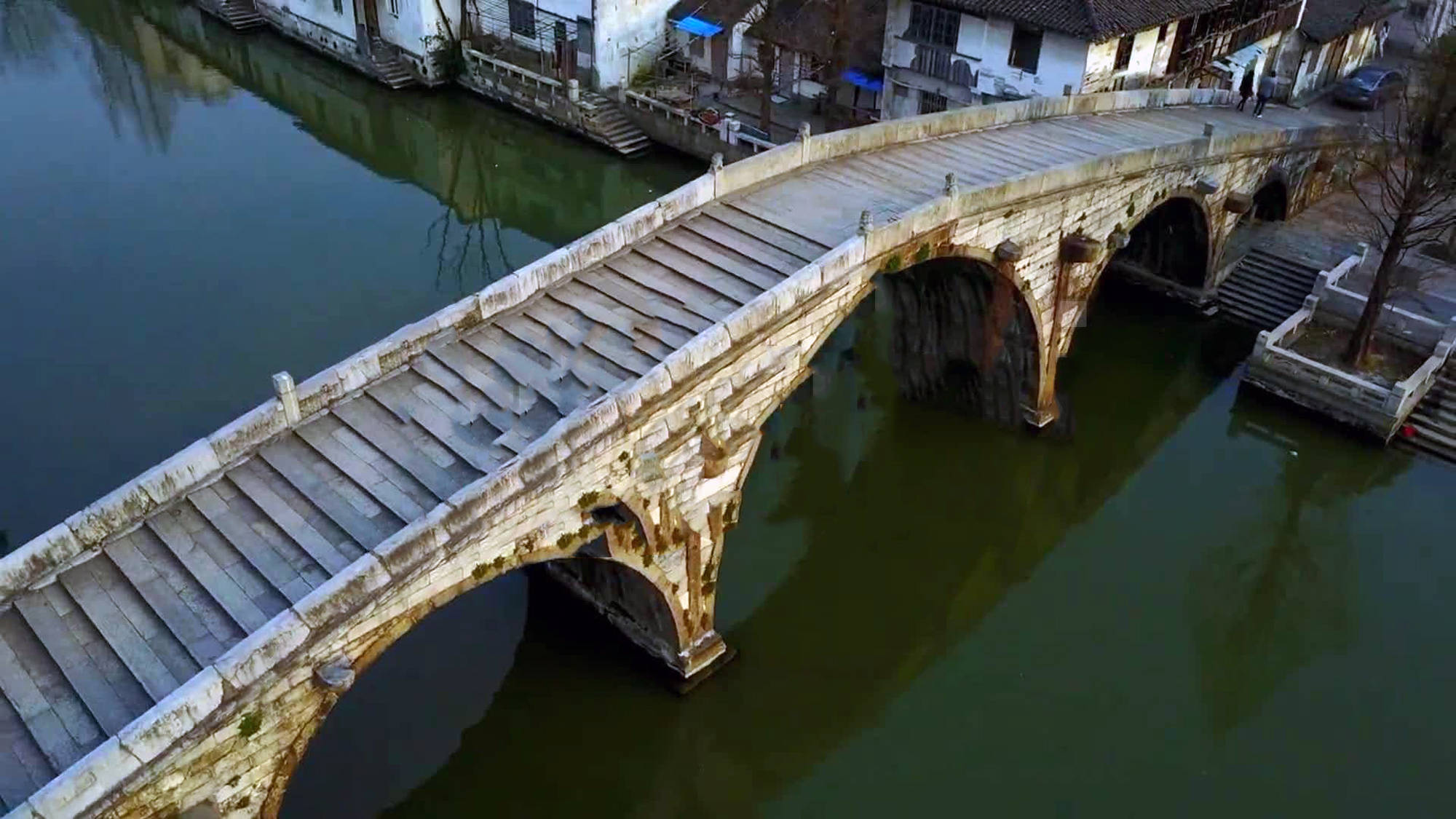 大仓桥至今已有600多年的历史它的五孔造型类似于赵州桥