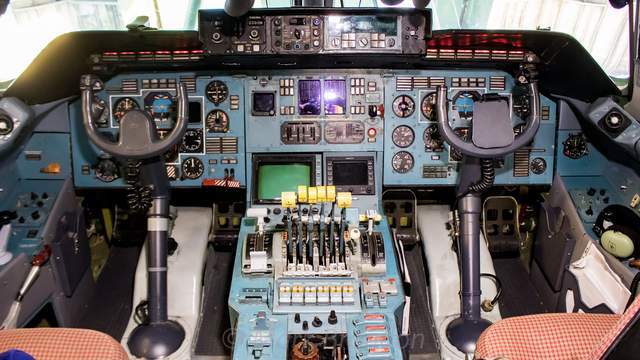 天空巨兽安-225,力大无穷之外,连油门杆数量也鲜有对手_运输机