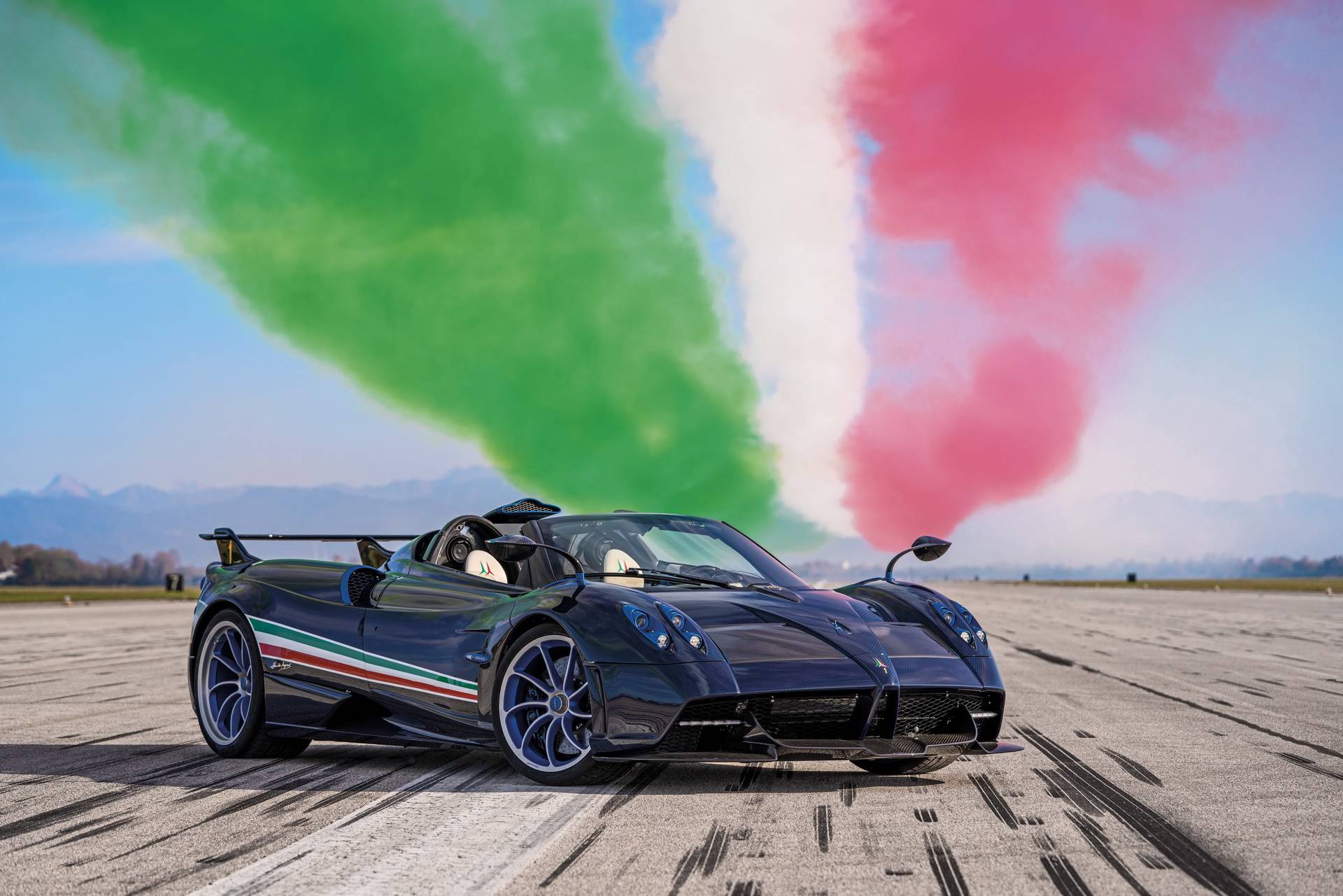 新款帕加尼huayra tricolore超级跑车亮相,全球限量3台,售价550万欧元