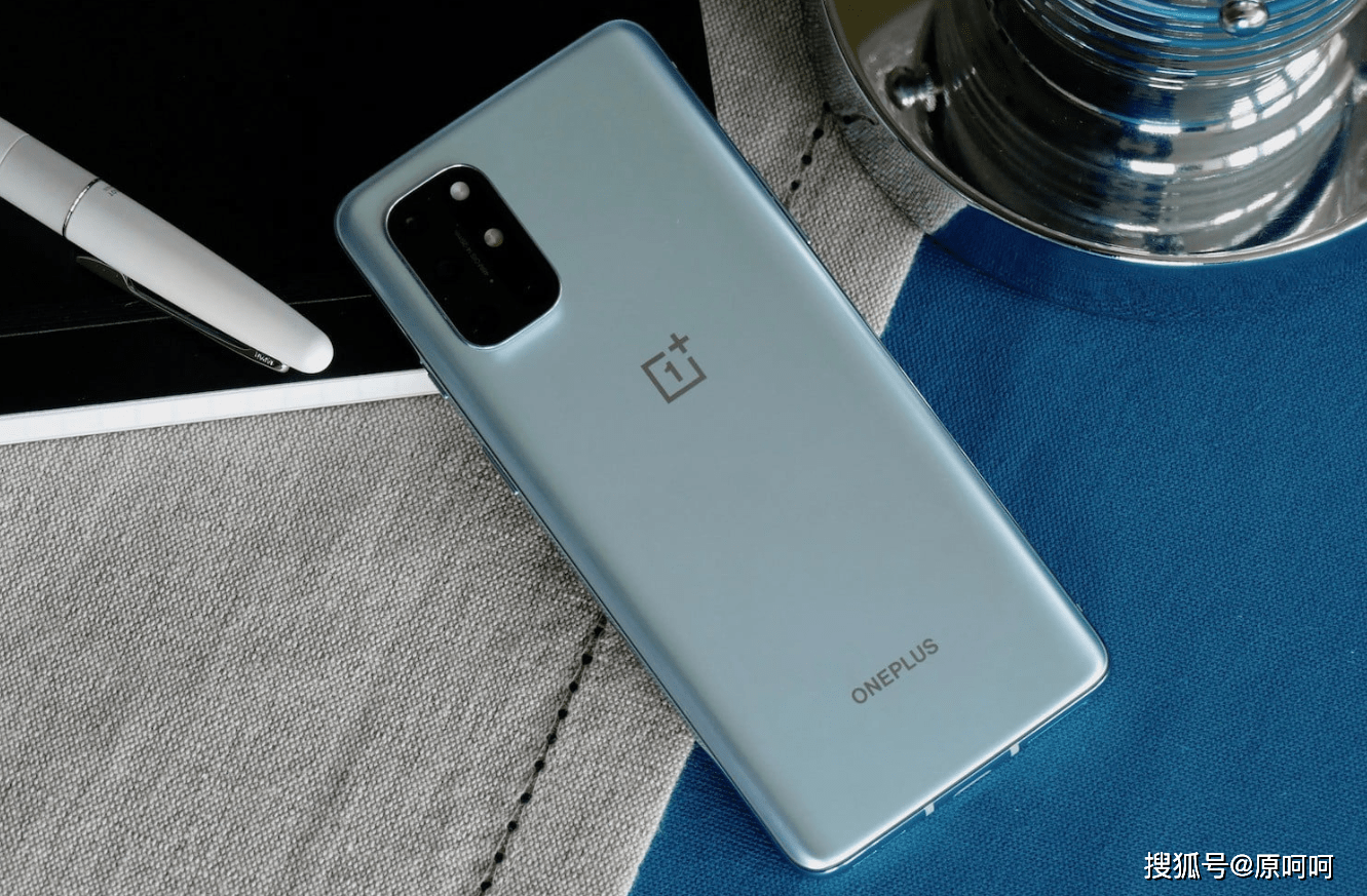 围观!oneplus 8t新评测:更像三星手机,性能超速,但不是最好的