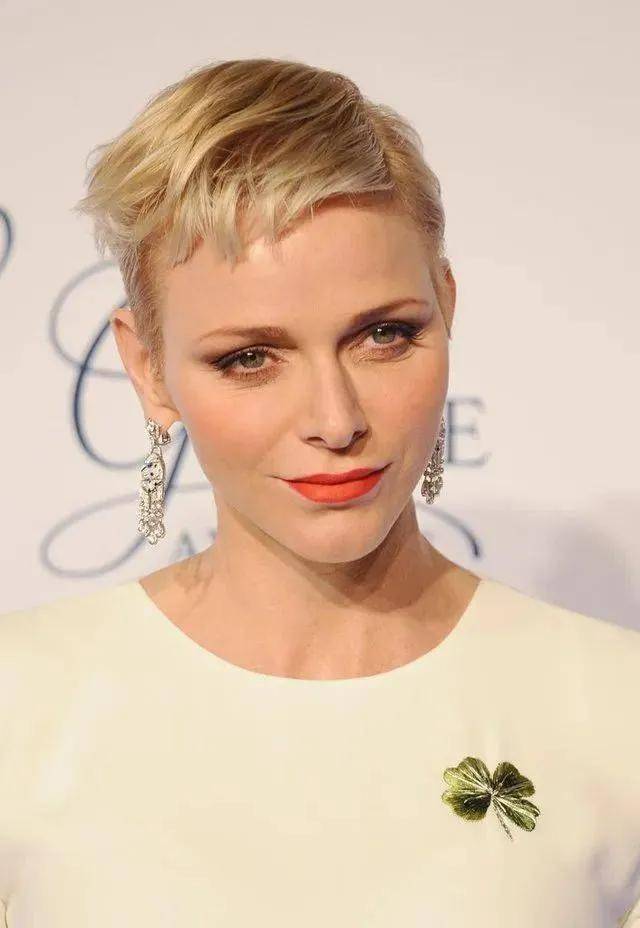 她身高1米78被皇室狂追,史上最野王妃自己剃成光头三次逃婚!_夏琳