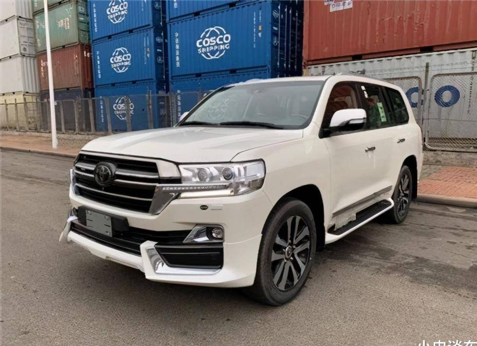 全新兰德酷路泽亮相外观霸气搭载35t四驱比途乐更大气