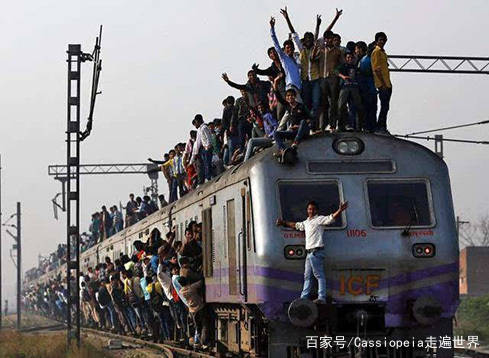 中国高铁正式在印度运行，引百万当地民众欢呼：还是中国靠谱