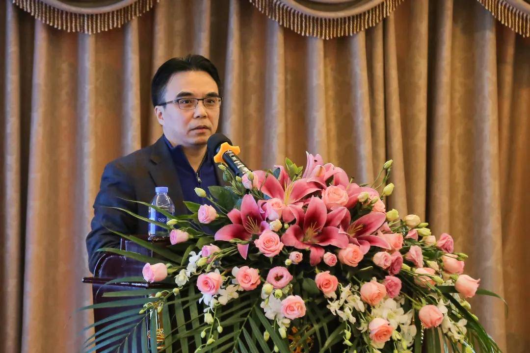 专题讲座中,广东省教育厅近视防控专家委员会主委卓业鸿指出,我国目前