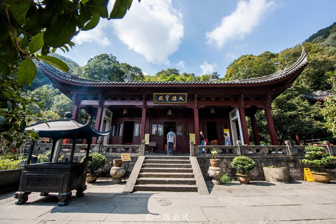杭州少有的三教合一古寺，传说寺内泉水能治病，近灵隐游客却不多