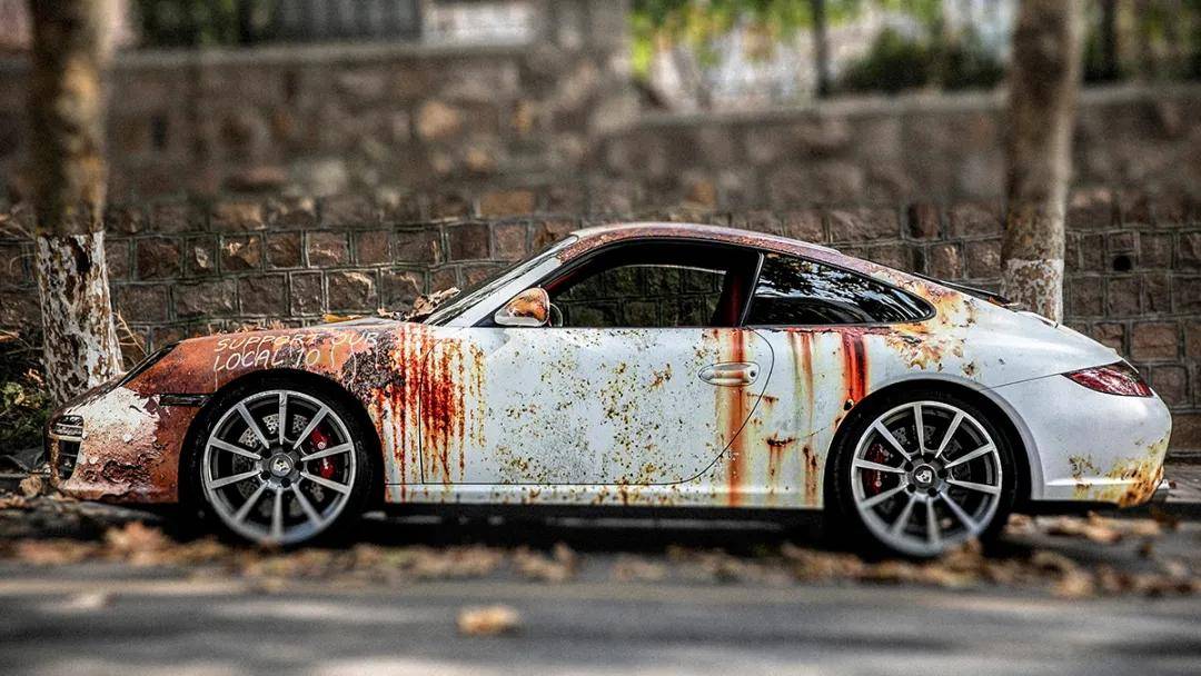 隐藏在破烂不烂车身下的暴力机器保时捷9972铁锈做旧贴膜