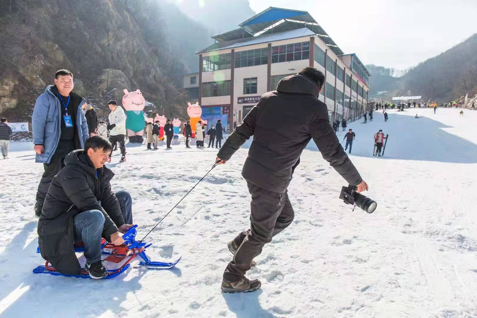 鲁山县：滑雪抖起来 旅游火起来
