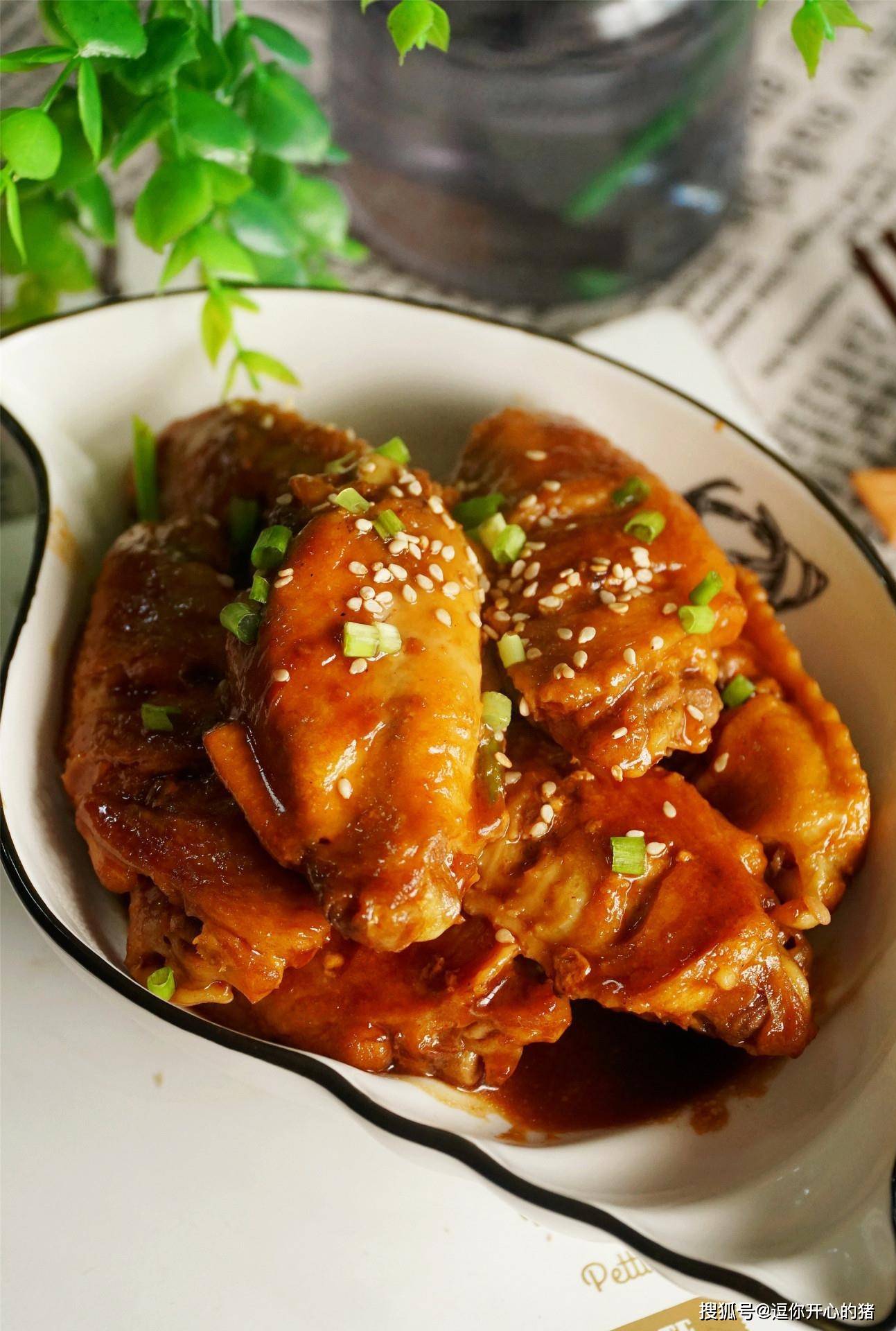 原创做鸡翅膀,先焯水还是先油煎?其实都不对,用这办法滑嫩又入味