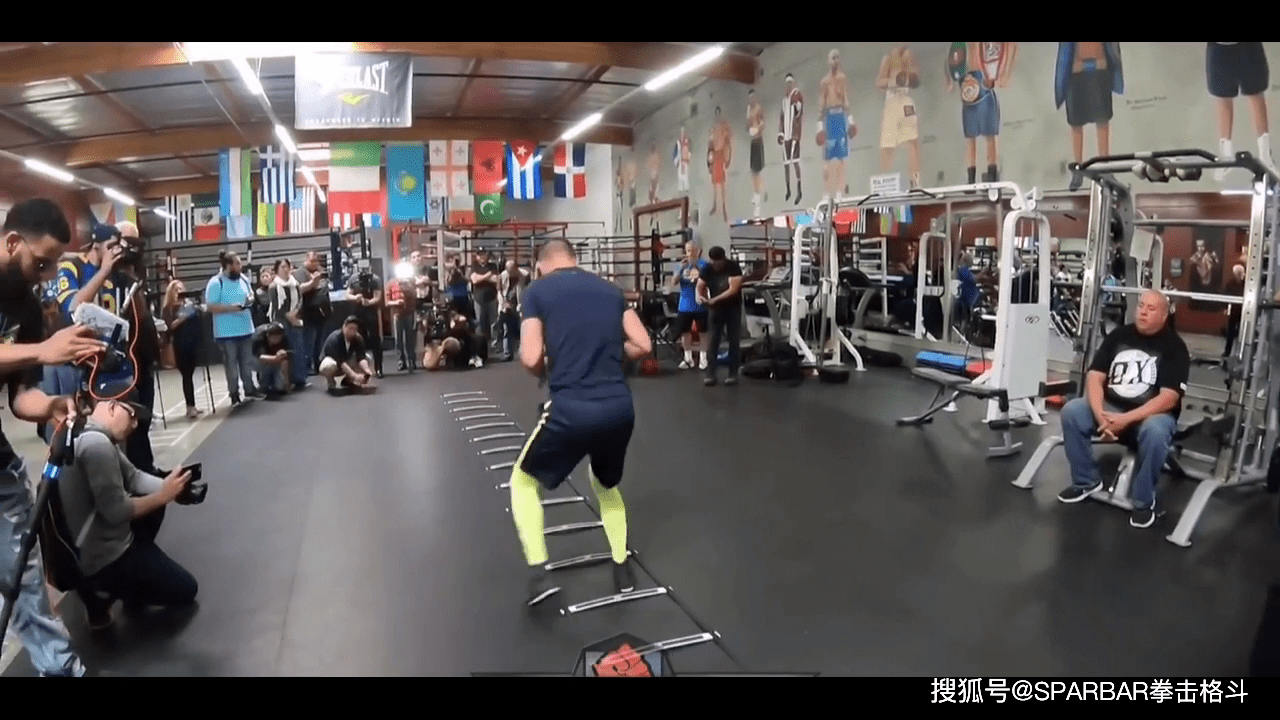 拳击高科技洛马琴科绳梯训练进退自如的步伐从这里开始