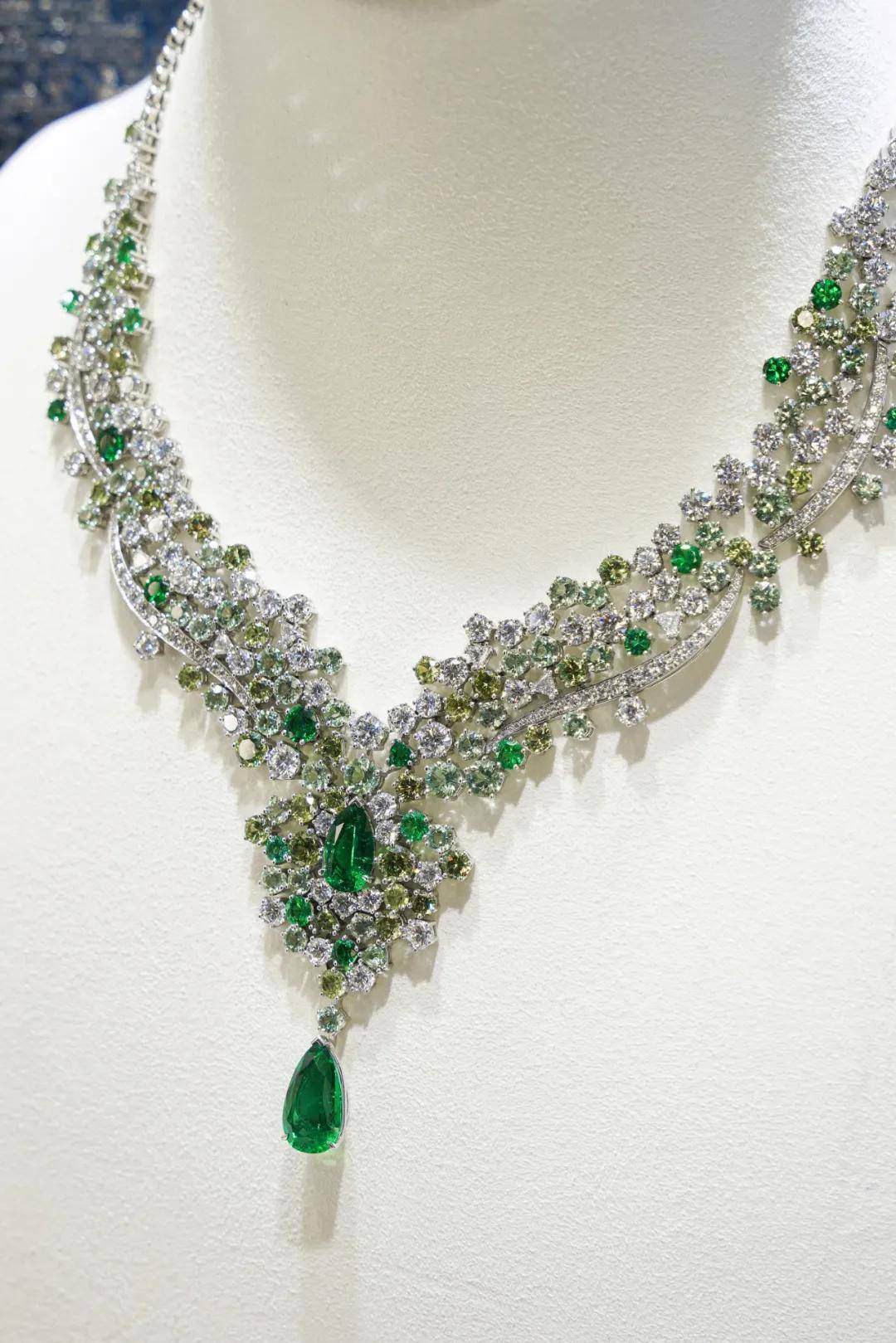 piaget伯爵发布全新光之羽翼高级珠宝