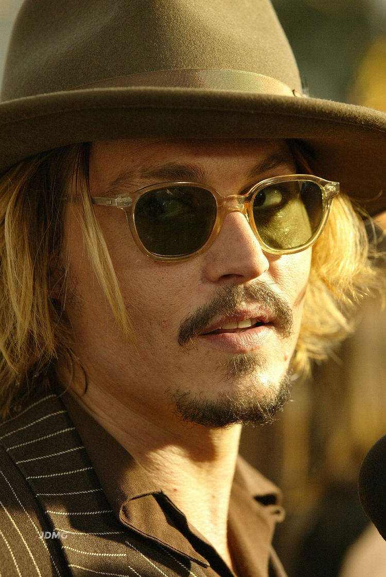 德普再次爆出新料,公开艾梅柏床上大便照片,网友:这谁能忍受?