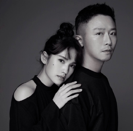 杨丞琳与男友人贴头合照过节比与李荣浩在一起还多网友自重