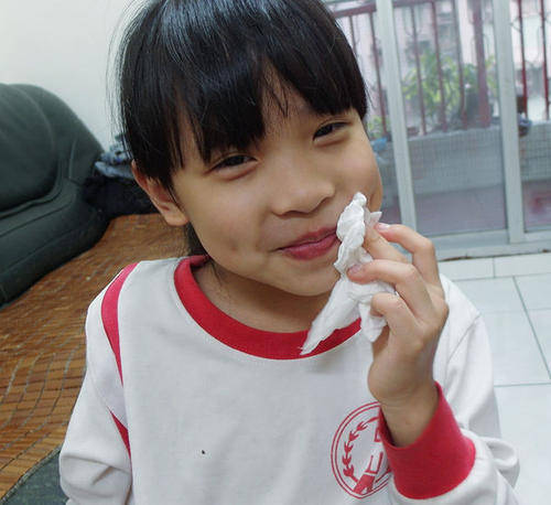 央视曝光"毒纸巾",不少孩子都用来"擦嘴",其实比拖布还要脏