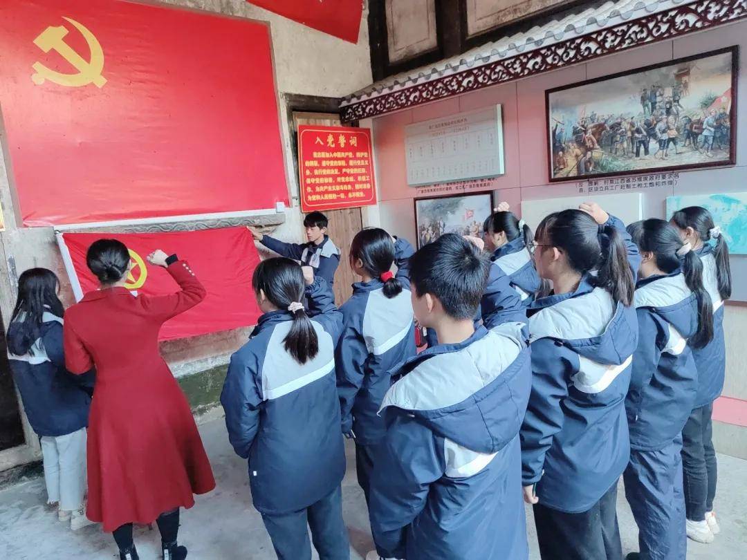 南丰县白舍镇中学举行新团员入团宣誓仪式_苏维埃政府