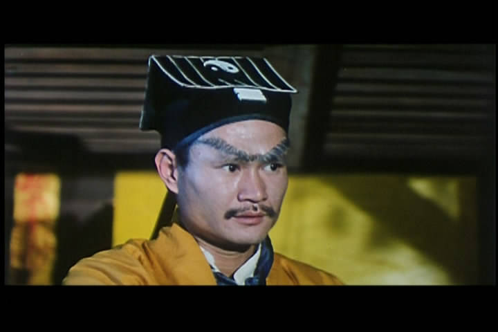 1963年加入香港春秋戏剧学院,拜京剧名家粉菊花为师,进入粉家班,与钱