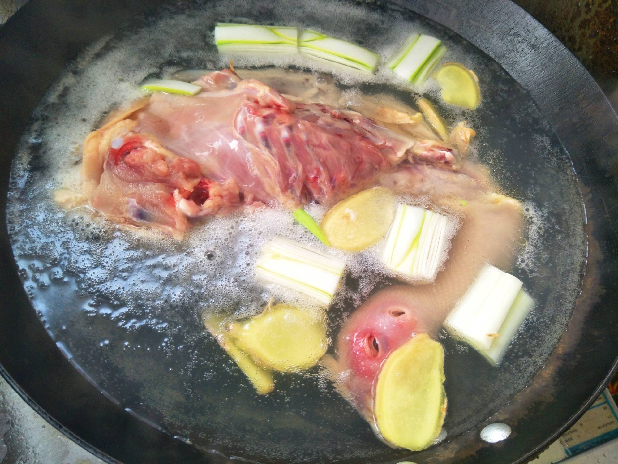 原创想喝肉汤不长胖来做道鸡架汤鲜美营养味道好好喝不油腻
