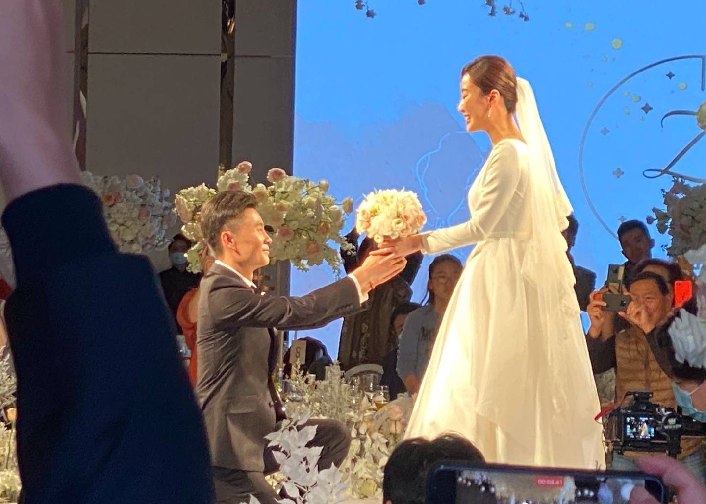 李雪导演因《伪装者》结缘,娶小20岁娇妻,新娘居然是她