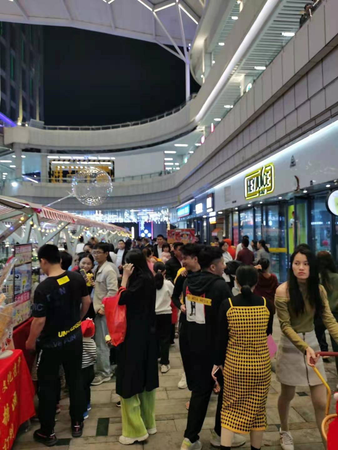 当周年庆遇上圣诞华亚世茂欢乐城掀起全城嗨购风暴