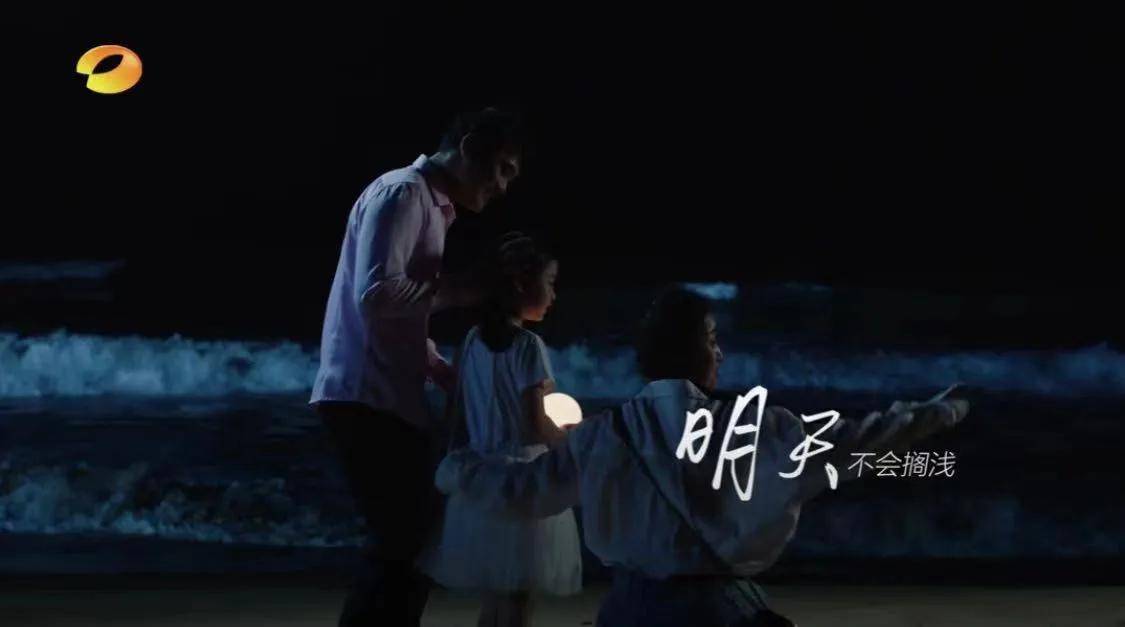 这是湖南卫视匠心打造的开年创新直播节目,《破晓2021》随着概念海报