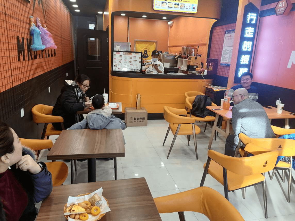 千呼万唤之下香港品牌美客熊披萨餐厅开业啦!