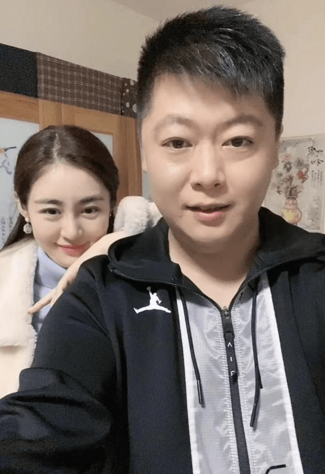 原创赵本山徒弟谢永强主动给媳妇洗脚被曝场面温馨