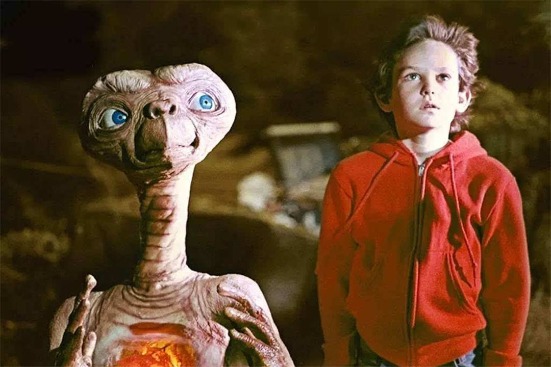 恐龙消失是外星人造成的外星人留在地球上进化成了人类