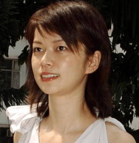 于文凤是商界大佬于镜波的小女儿,身价高达30亿,可这个富家女偏偏是