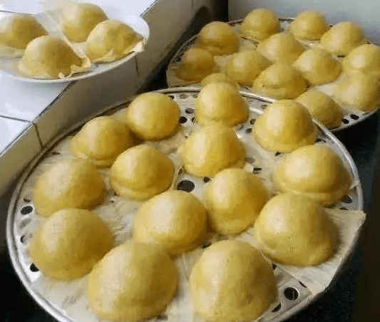 东北零下30度,家家户户冻粘豆包,天冷冻太硬,敲下来还得用工具