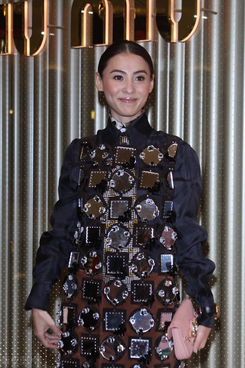 张柏芝因08年某照门事件 和谢霆锋散伙 如今带三孩子生活依然幸福