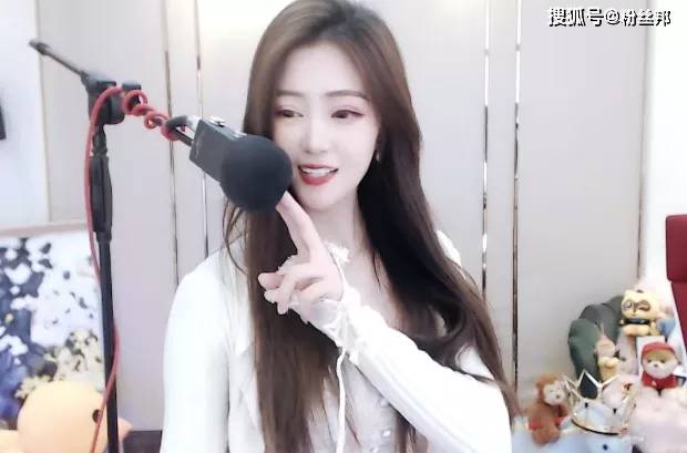 原创舞帝小天天澄清节奏去三亚旅游没见阿哲随行人员只有自己父母